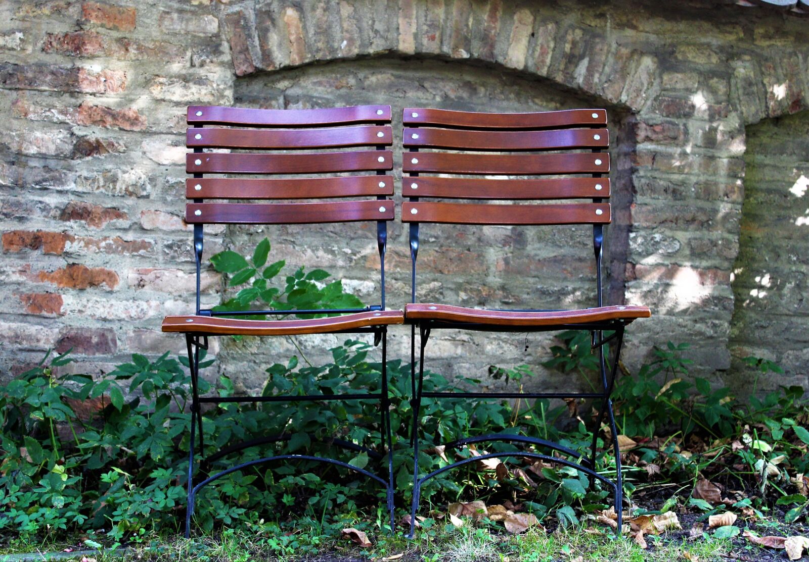 Canon EOS 1300D (EOS Rebel T6 / EOS Kiss X80) sample photo. Garden chair, chair, garden photography