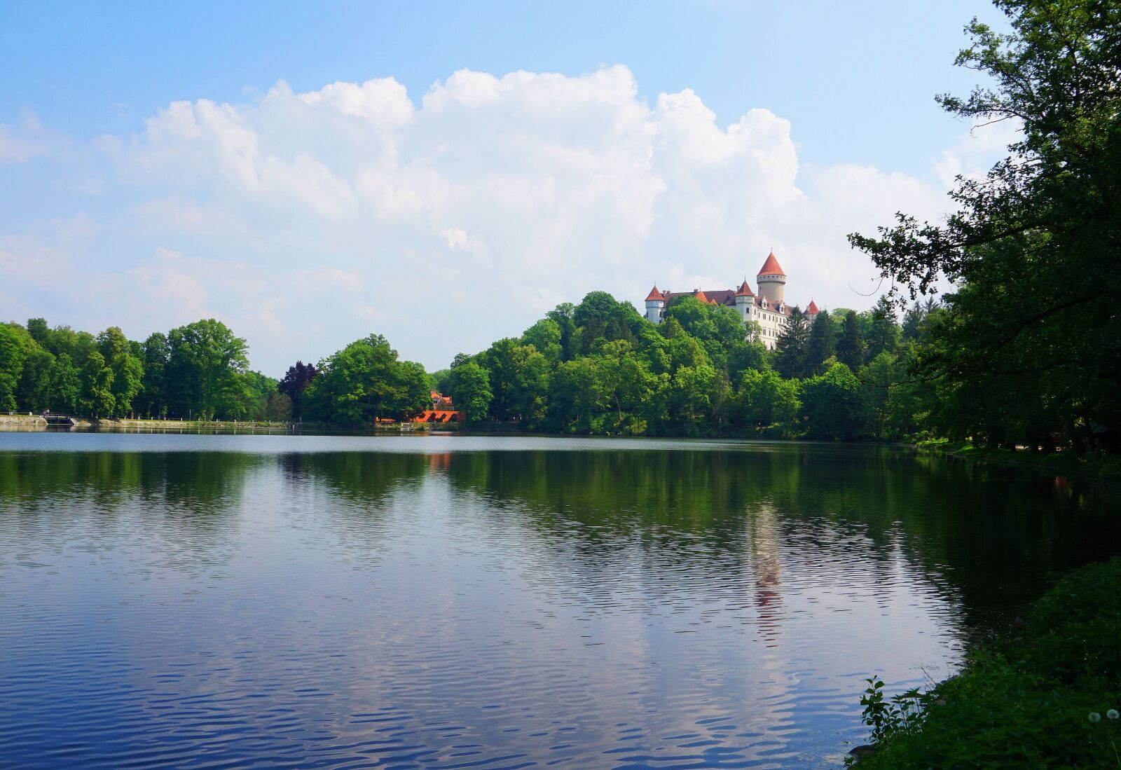 Sony Alpha a5000 (ILCE 5000) sample photo. Castle, lake, czechia photography