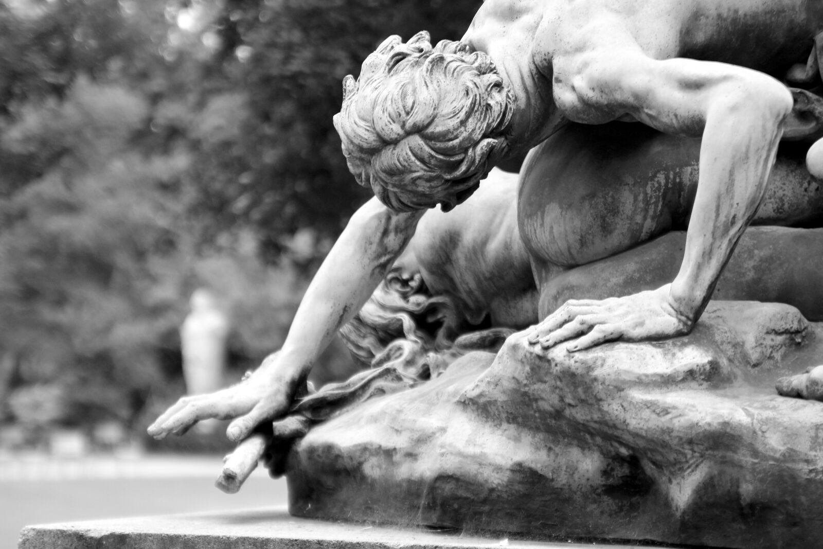 Canon EOS 550D (EOS Rebel T2i / EOS Kiss X4) sample photo. Paris, statue, france photography