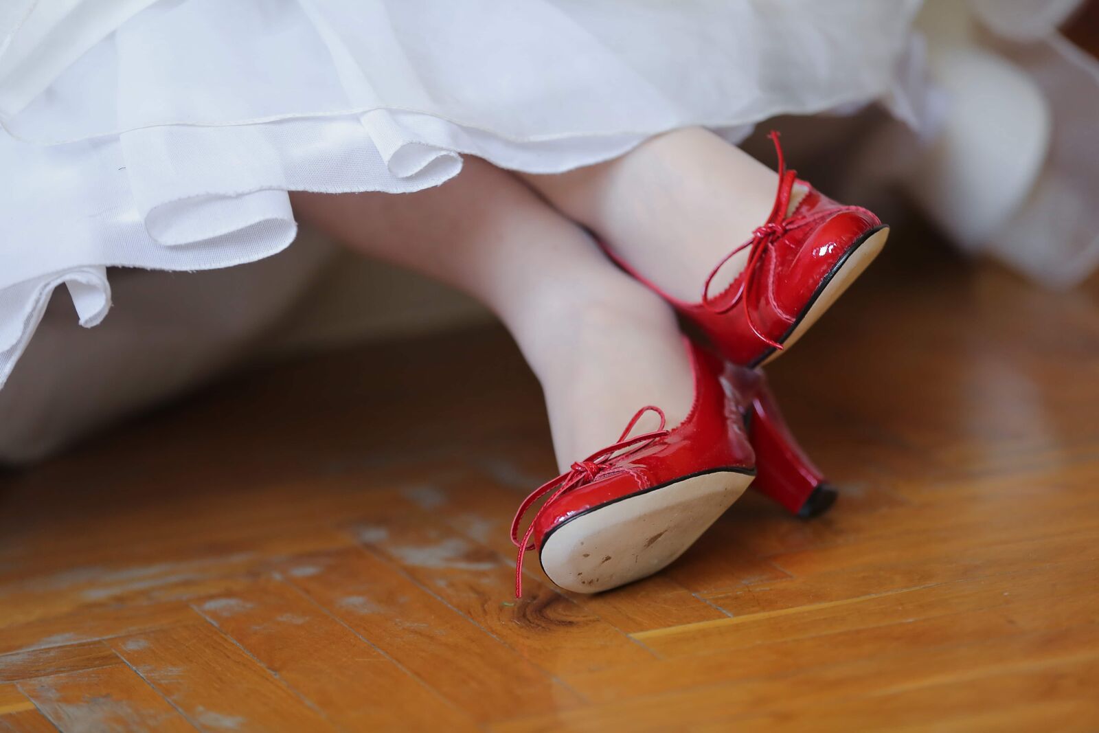 Canon EOS 5D Mark III sample photo. Shining, sandal, heels, red photography
