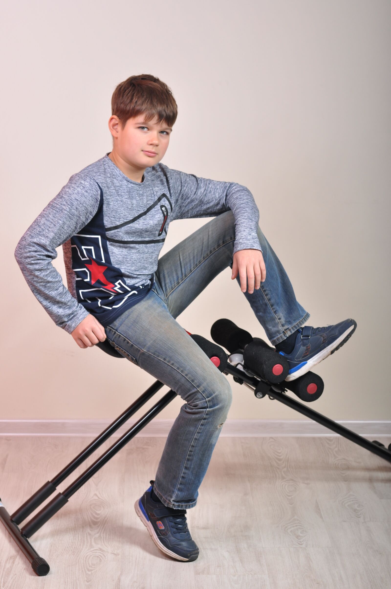 Nikon D5000 sample photo. Young, sports, gym photography
