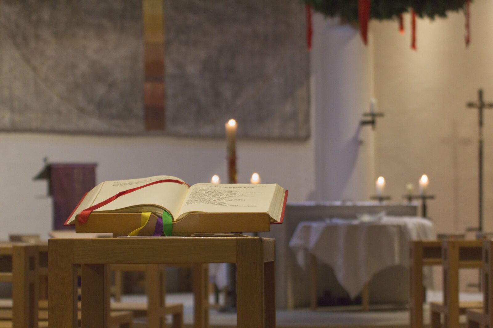 Canon EOS 1300D (EOS Rebel T6 / EOS Kiss X80) sample photo. Book, bible, church photography