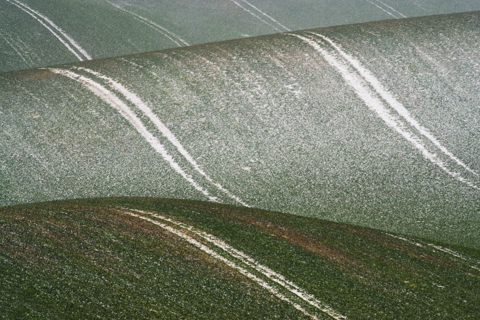 Sony ILCA-77M2 + Minolta AF 200mm F2.8 HS-APO G sample photo. Winter, line, landscape photography