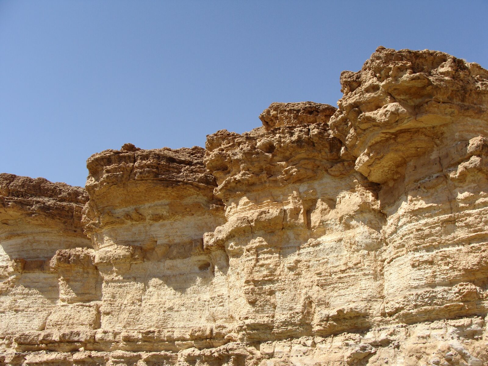Sony Cyber-shot DSC-H10 sample photo. Hot, sahara, rocks photography