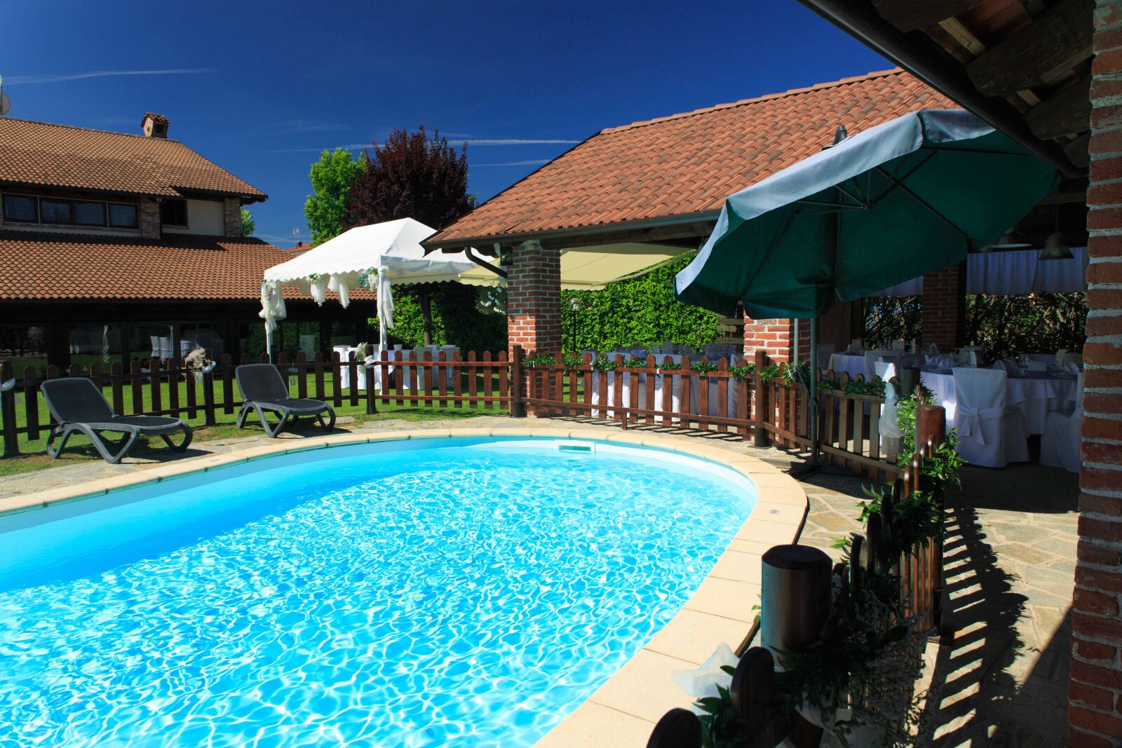 Canon EOS 5D Mark III sample photo. Pool, restaurant, meeting photography