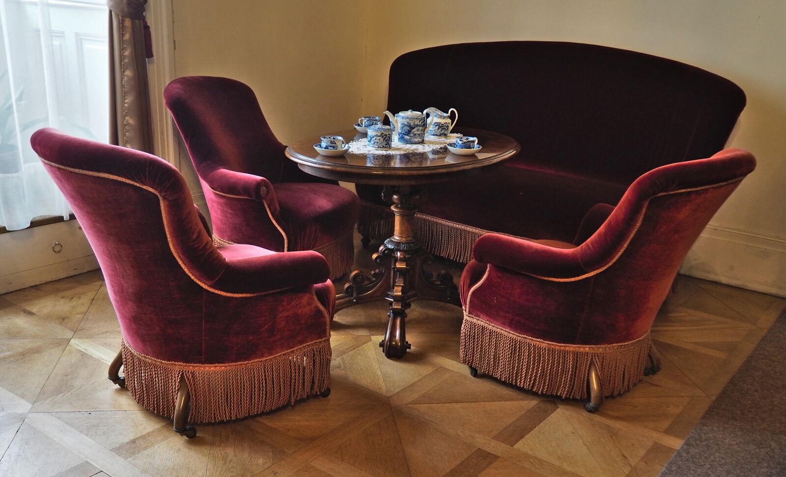 Olympus PEN E-PL8 sample photo. Sofa, arm chair, velvet photography