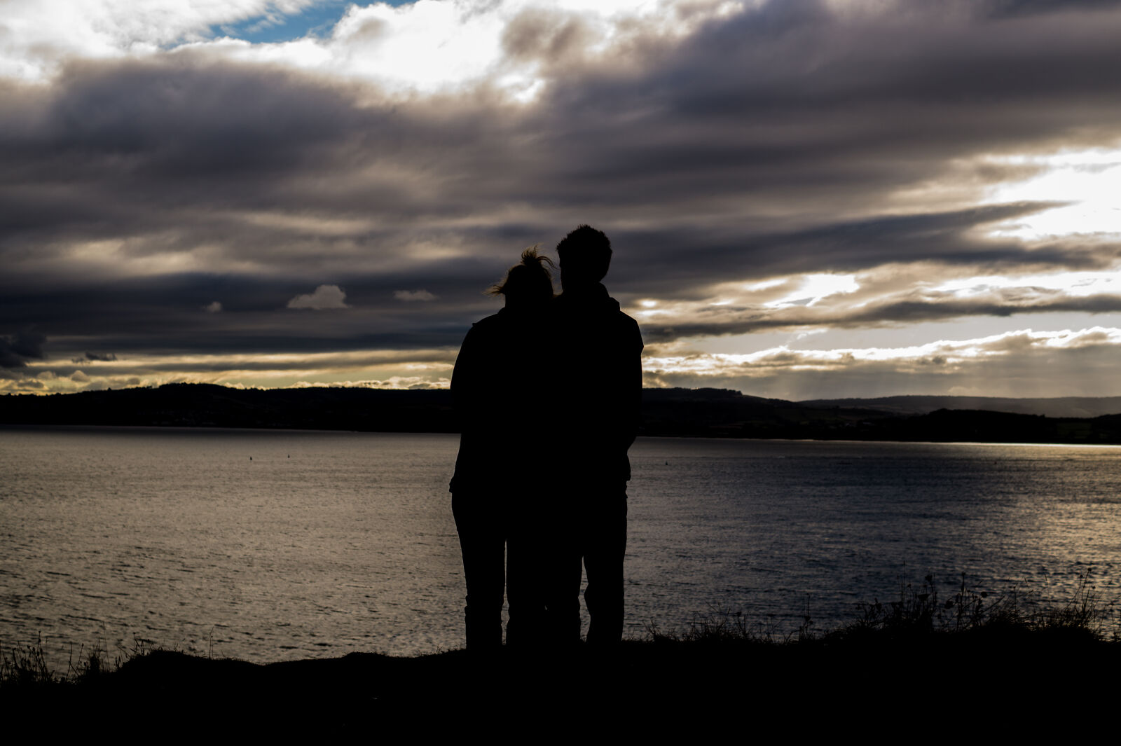 Sony DT 35mm F1.8 SAM sample photo. Couple, love, romantic, silhouette photography