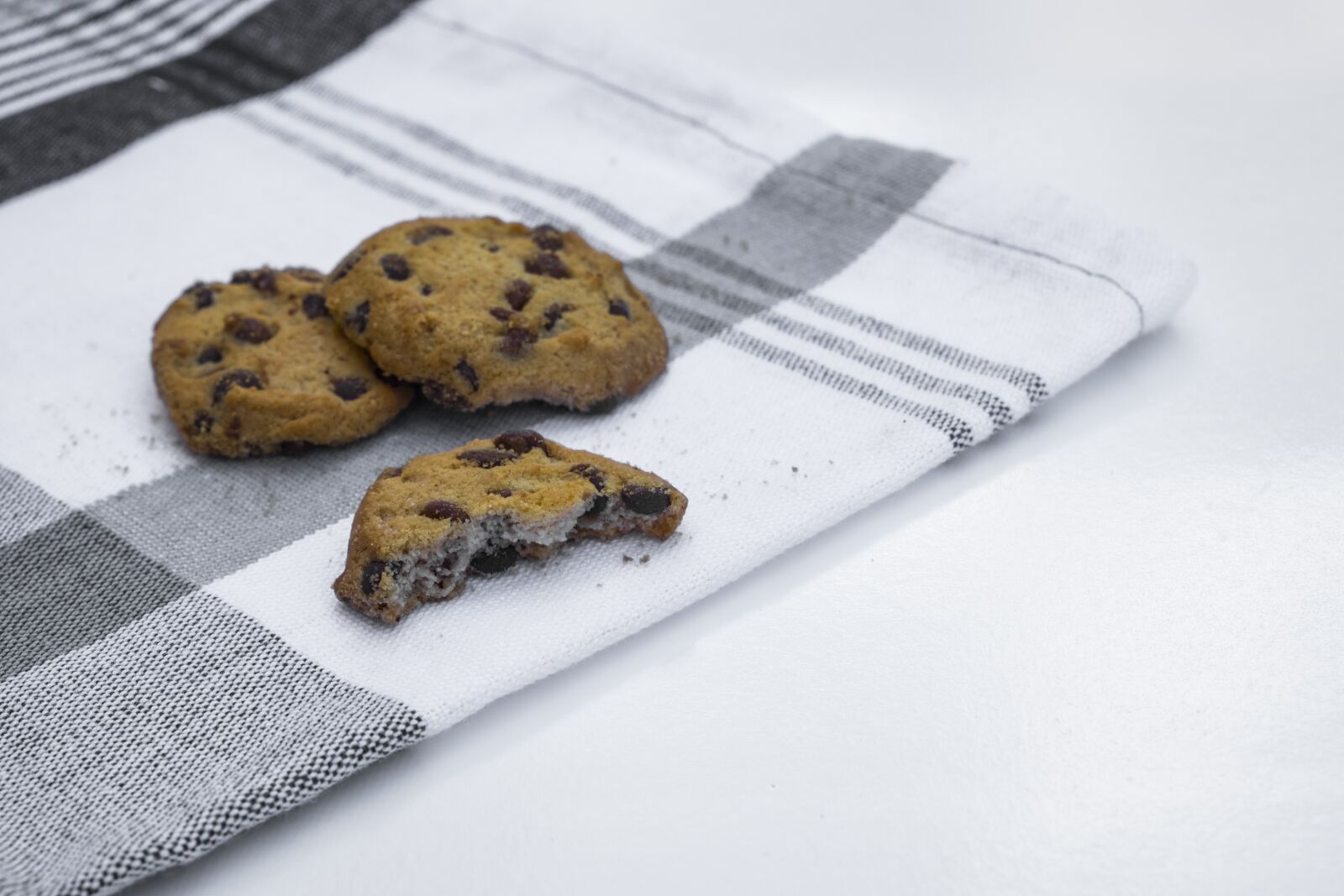 Fujifilm XF 18-55mm F2.8-4 R LM OIS sample photo. Cookies, eat, dine photography