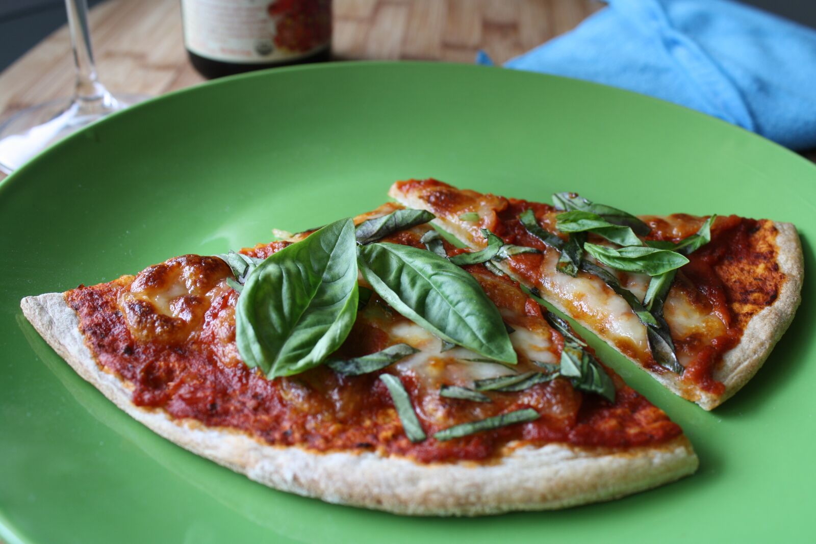 Canon EOS 1000D (EOS Digital Rebel XS / EOS Kiss F) sample photo. Pizza, wine, italian photography