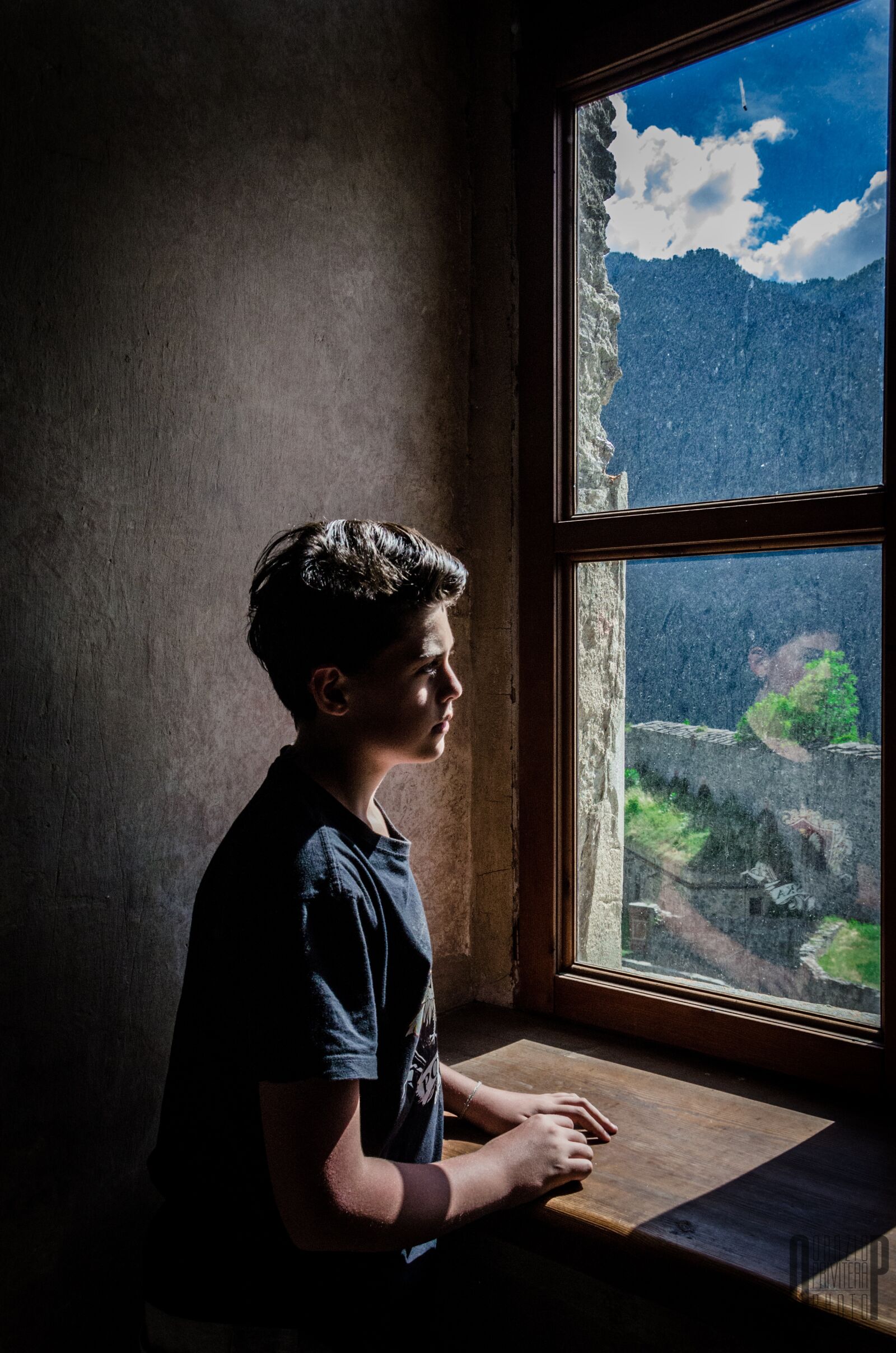 Nikon D7000 sample photo. Portrait, window, infinite photography