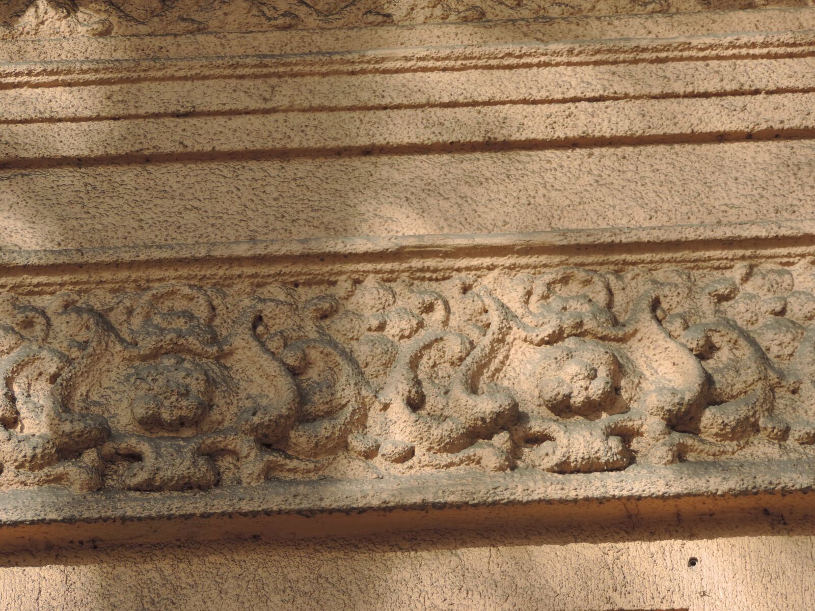 Nikon Coolpix P520 sample photo. Relief, covering, architecture, art photography