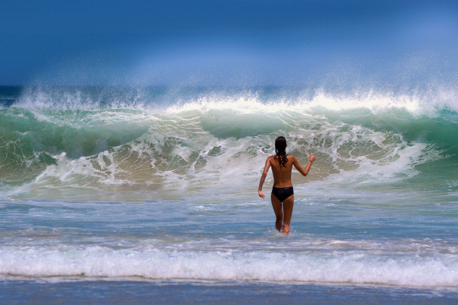 Canon EOS 7D Mark II sample photo. Ocean, model, wave photography