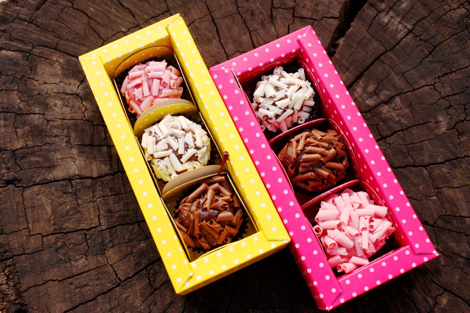 Canon EOS 500D (EOS Rebel T1i / EOS Kiss X3) sample photo. Candy, brigadeiros, brigadier photography