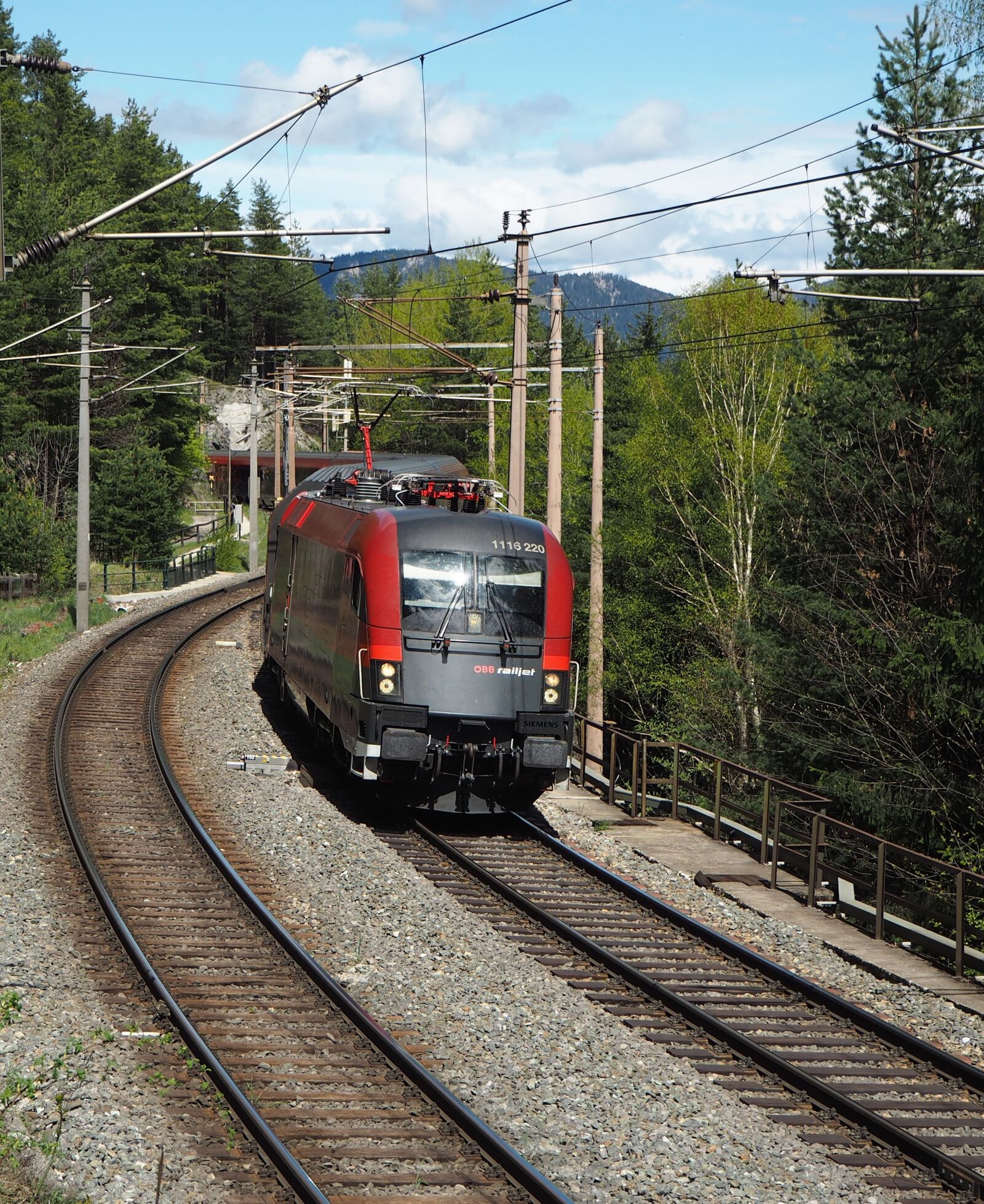 Olympus PEN E-PL7 sample photo. Transport, train, railway photography