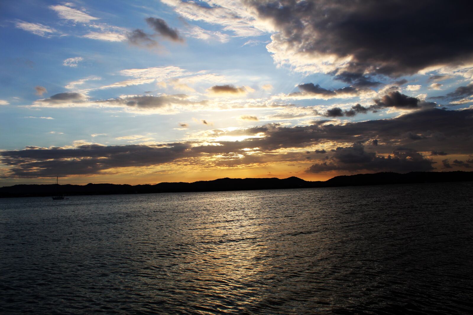 Canon EOS 1300D (EOS Rebel T6 / EOS Kiss X80) sample photo. Landscape, calm, mar photography