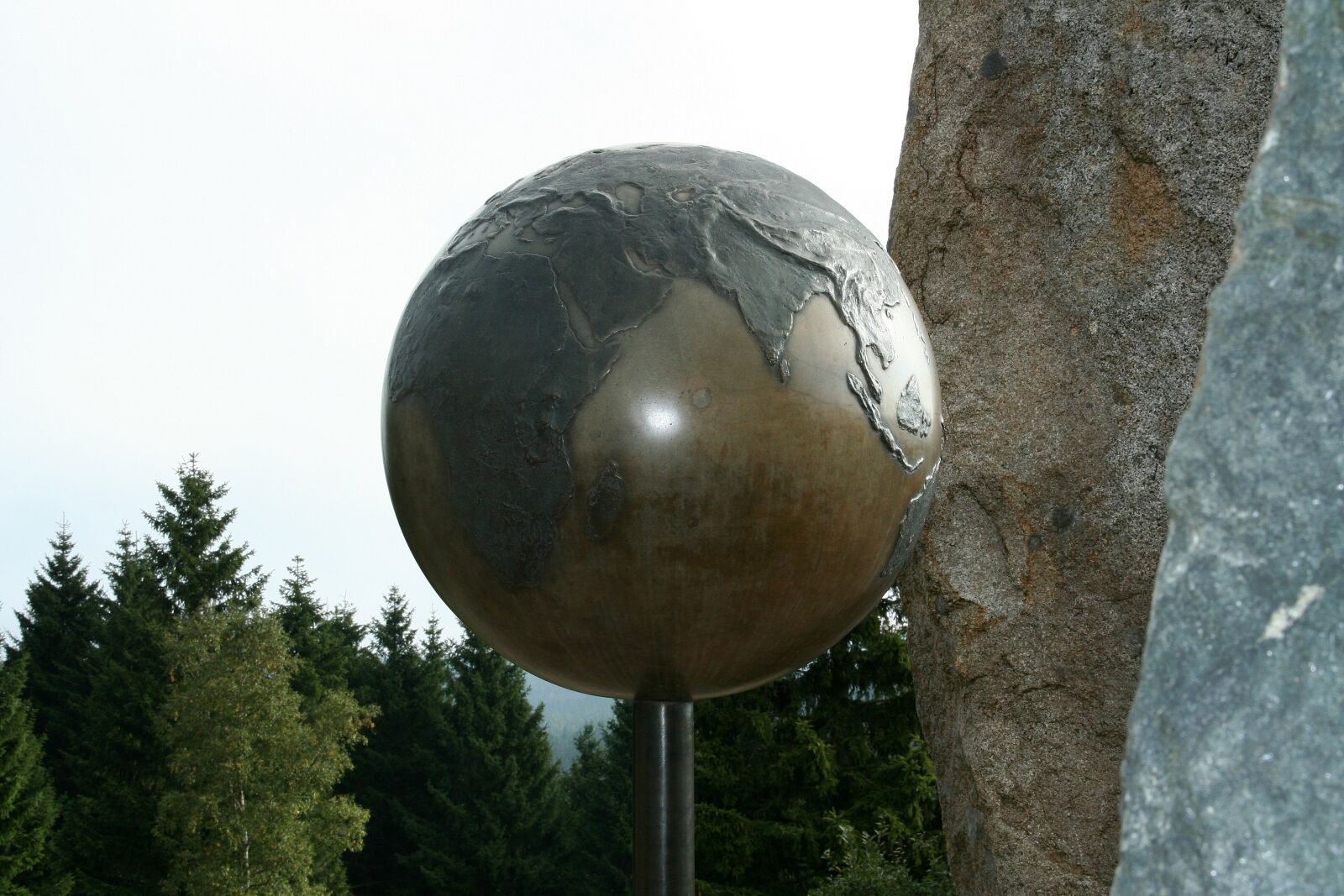 Canon EOS 350D (EOS Digital Rebel XT / EOS Kiss Digital N) sample photo. Art, globe photography