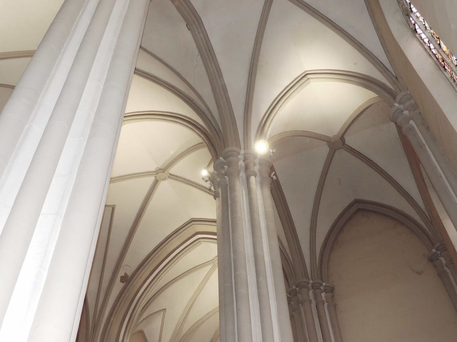 Nikon Coolpix P520 sample photo. Arch, cathedral, catholic, ceiling photography