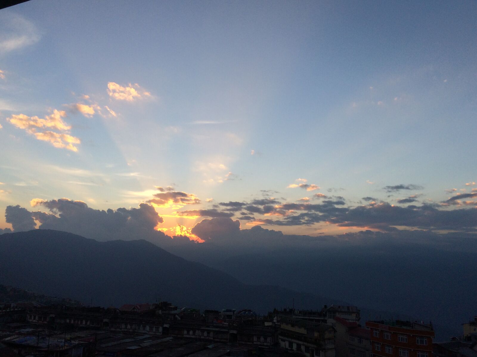 iPhone 5s back camera 4.15mm f/2.2 sample photo. Cityscape, against, sky, at photography