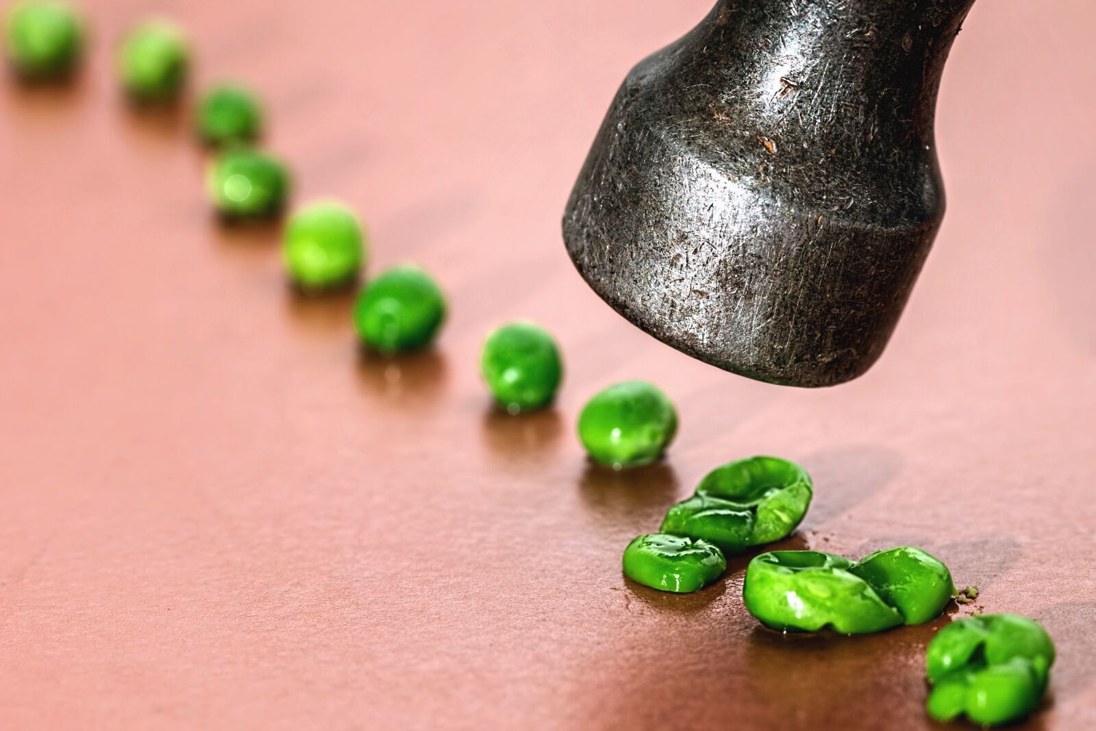 Canon EOS 70D sample photo. Hammer, peas, table, metal photography