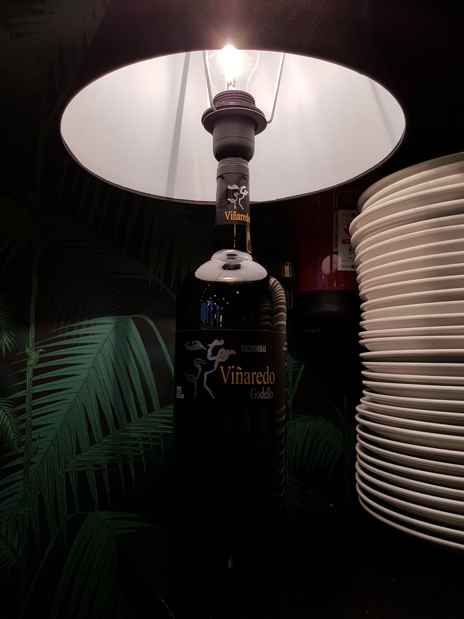 Samsung Galaxy S8 sample photo. Light, bottle, wine photography