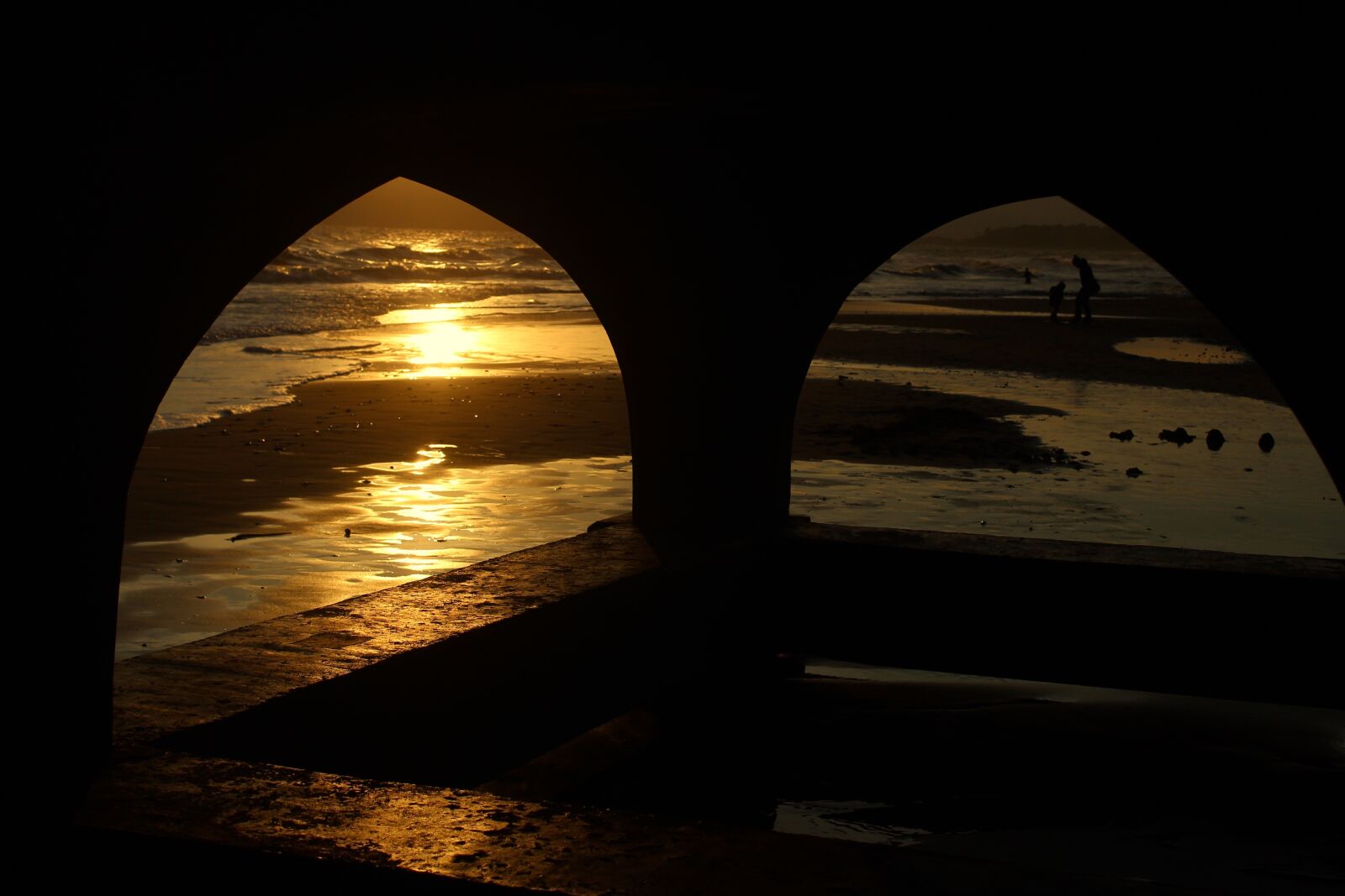 Canon EOS 1300D (EOS Rebel T6 / EOS Kiss X80) sample photo. Sunset, shape, light photography
