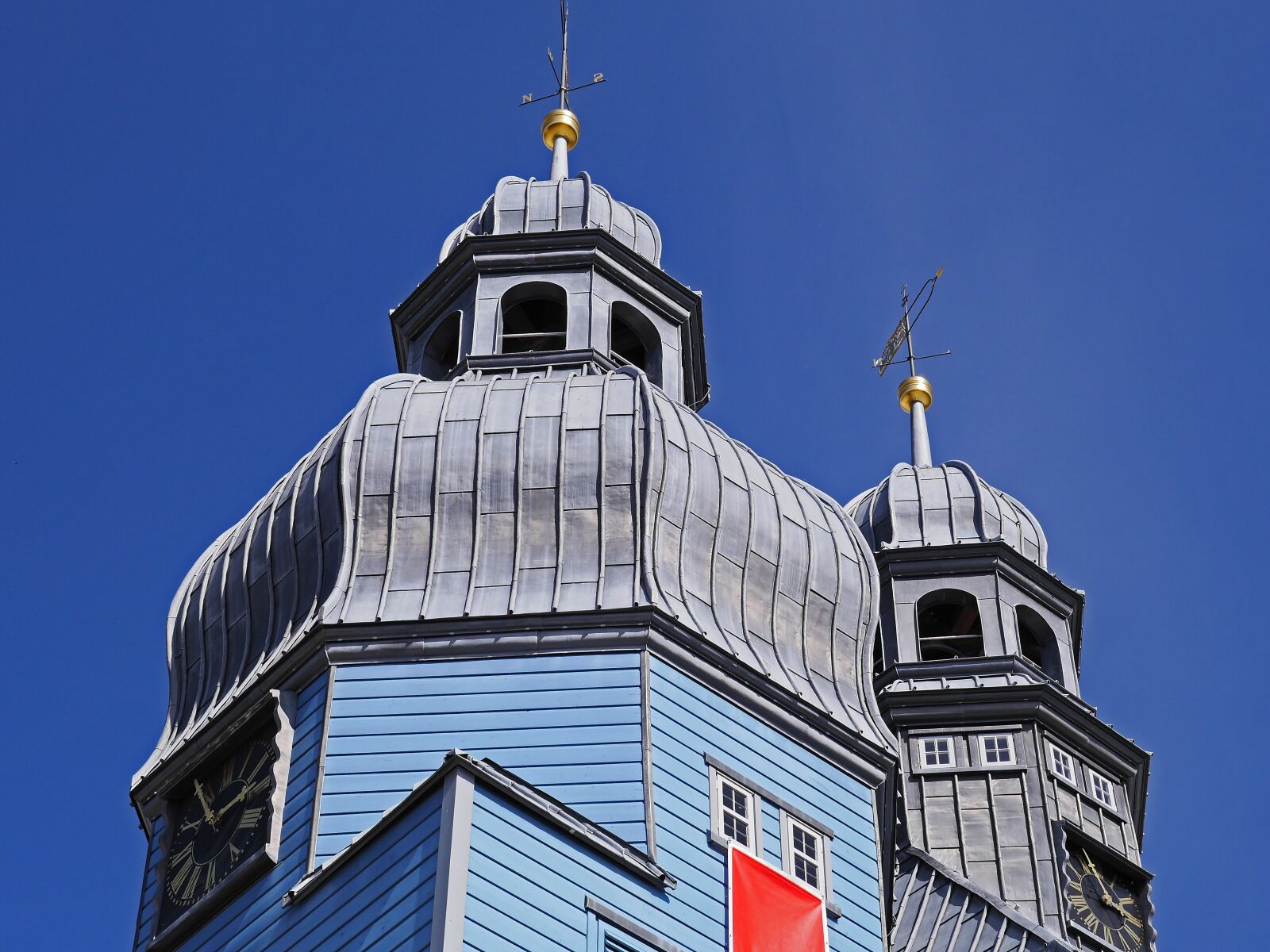 Panasonic Lumix DMC-GH3 sample photo. Double tower, wooden church photography