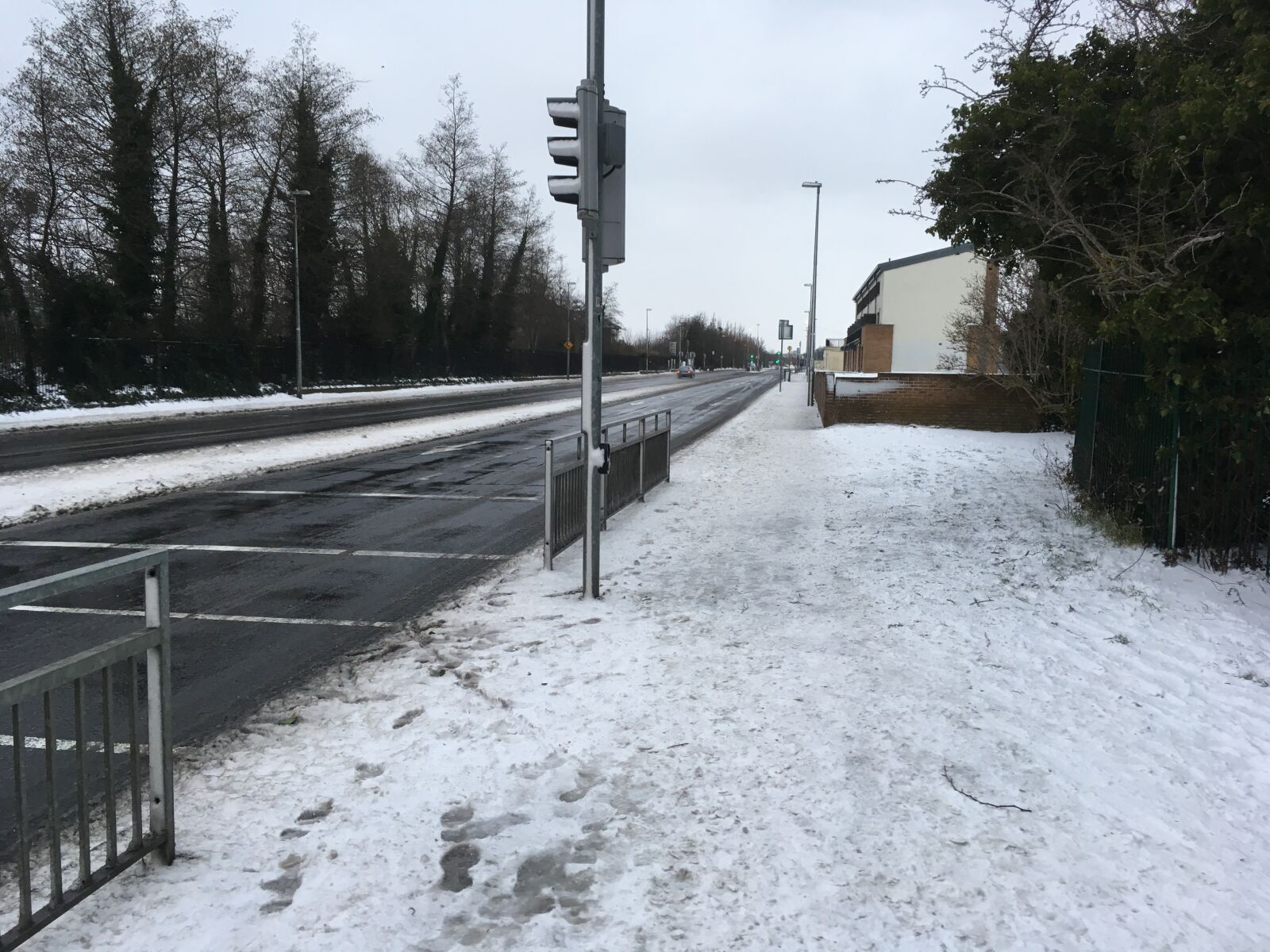 iPhone SE back camera 4.15mm f/2.2 sample photo. Winter, road, ice photography