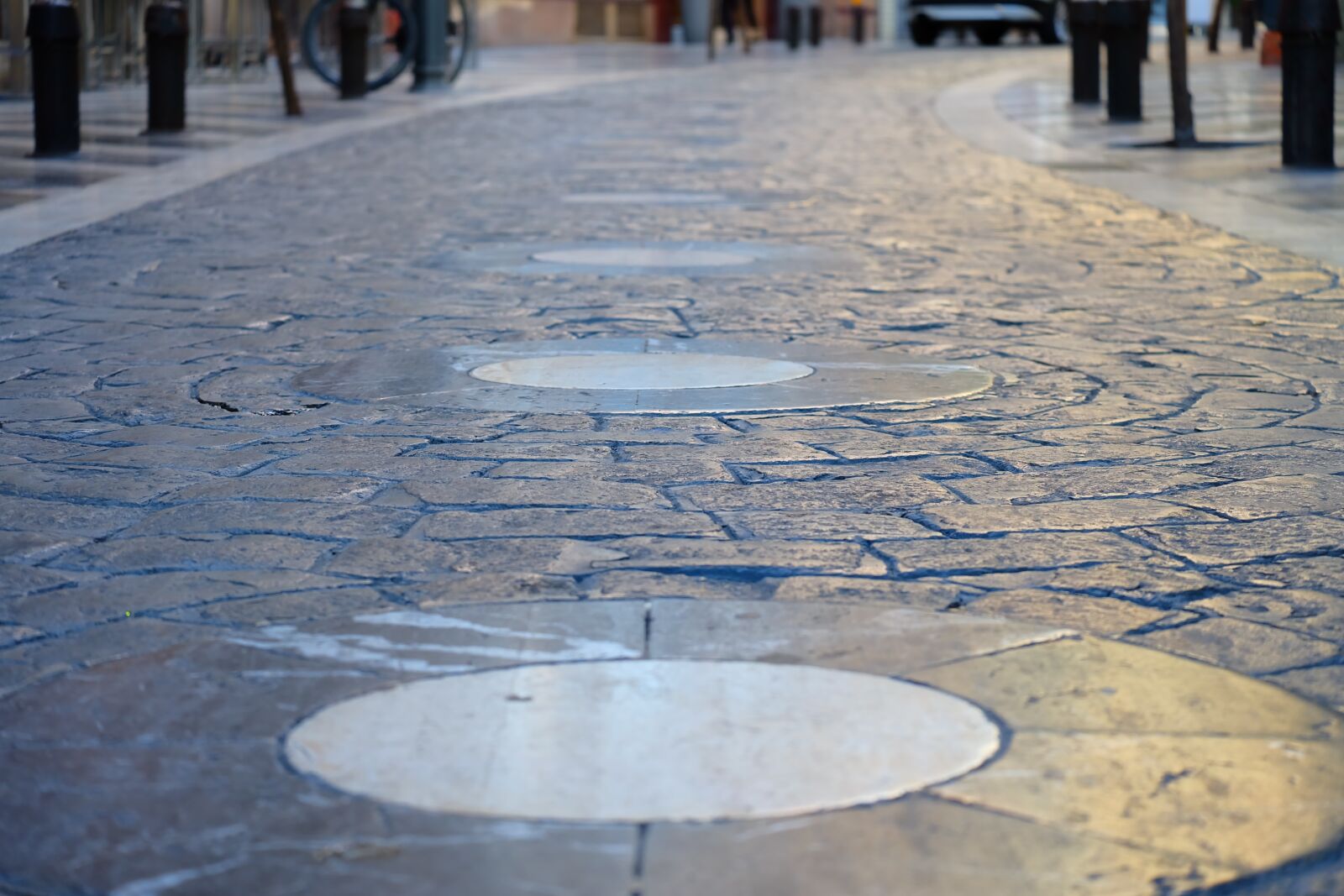 Fujifilm X-A2 + Fujifilm XC 50-230mm F4.5-6.7 OIS II sample photo. Floor, street, cobblestones photography