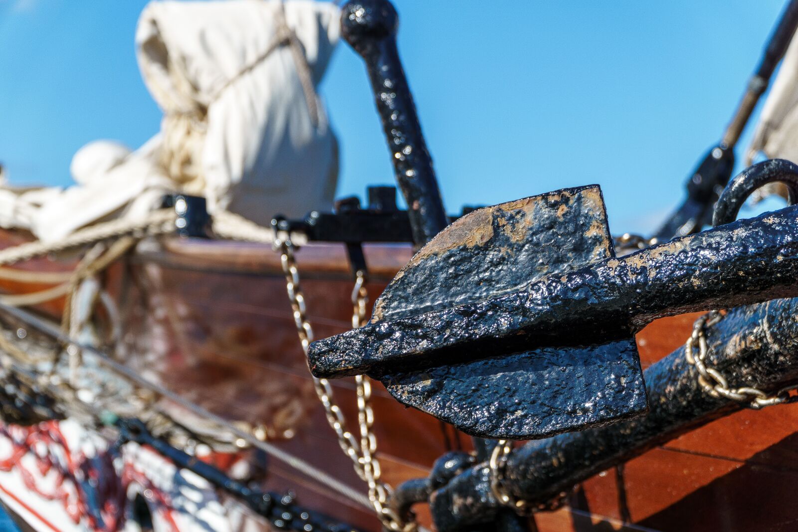 Sony a6000 + Sony E PZ 18-105mm F4 G OSS sample photo. Ship anchor, sailing vessel photography