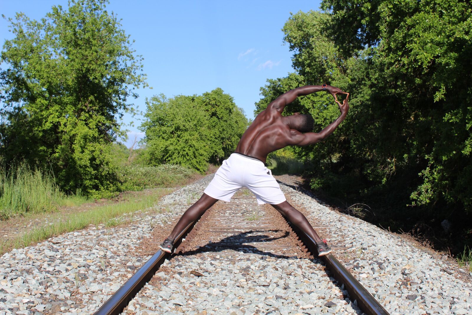 Canon EOS 1300D (EOS Rebel T6 / EOS Kiss X80) sample photo. Black man, male, muscles photography