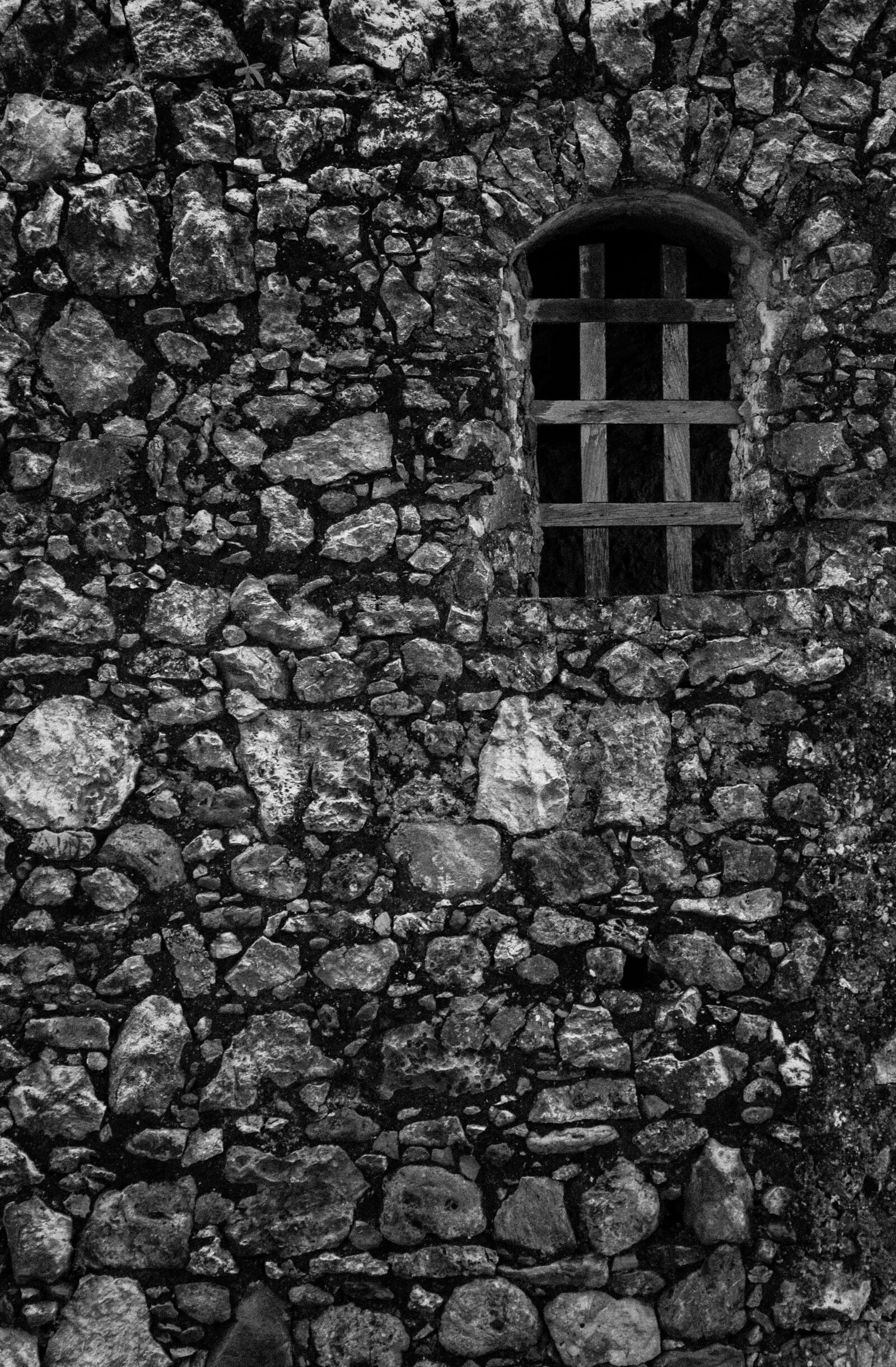 Canon EOS 1100D (EOS Rebel T3 / EOS Kiss X50) sample photo. Window, cell, rocks photography