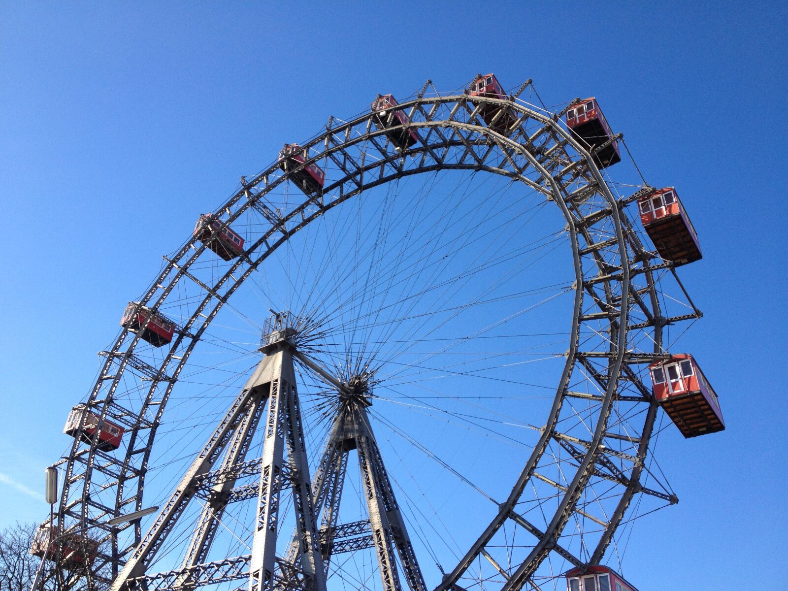 iPhone 4S back camera 4.28mm f/2.4 sample photo. Ferris wheel, vienna, attraction photography