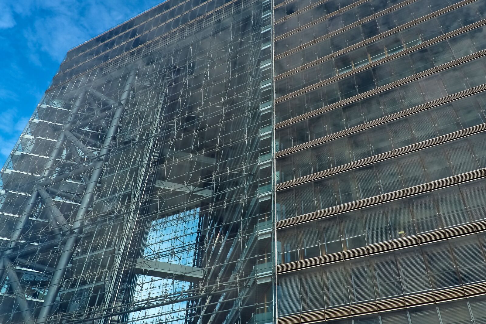 Olympus OM-D E-M10 sample photo. Architecture, modern, building photography