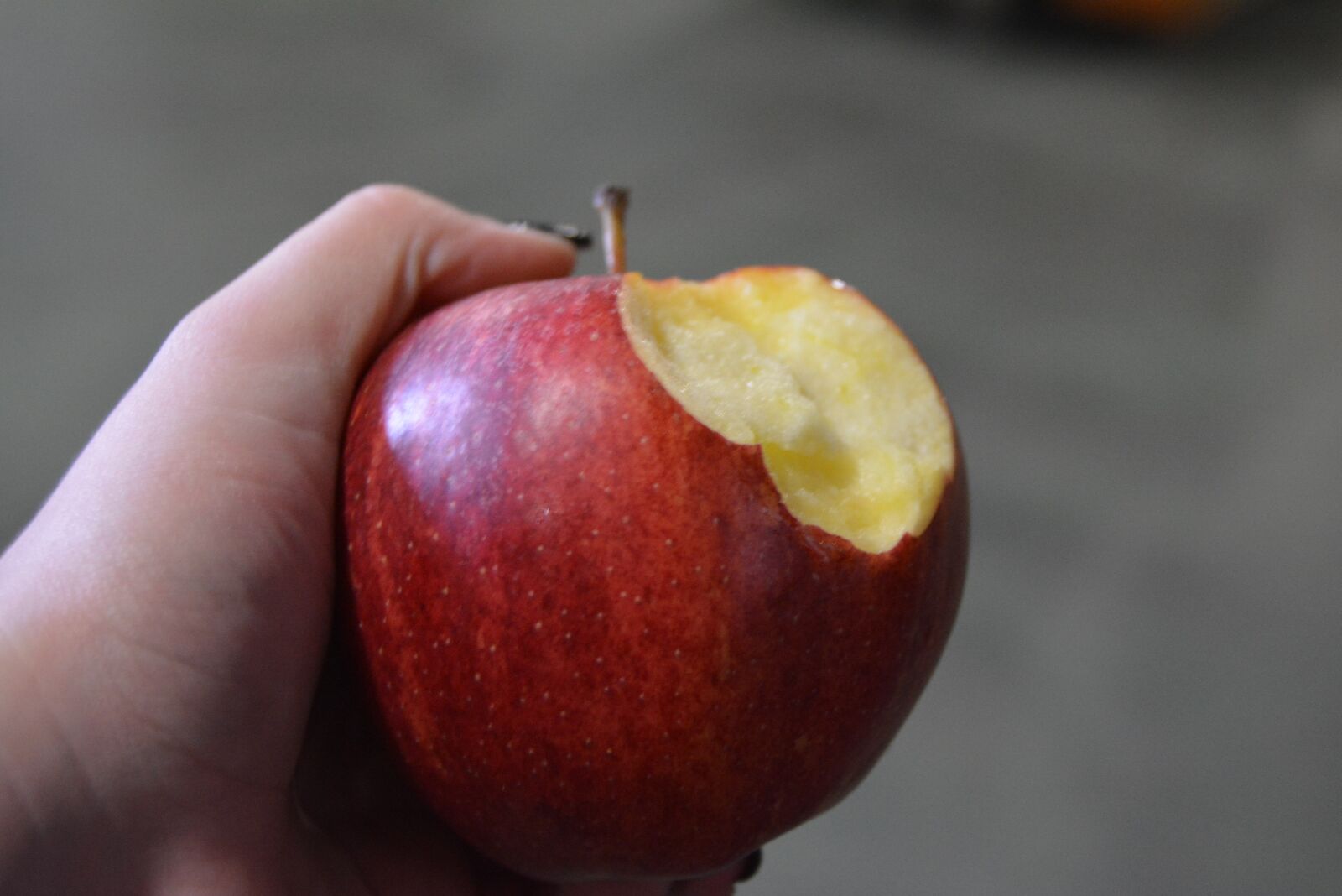 Nikon D5200 sample photo. Apple, red, bite photography