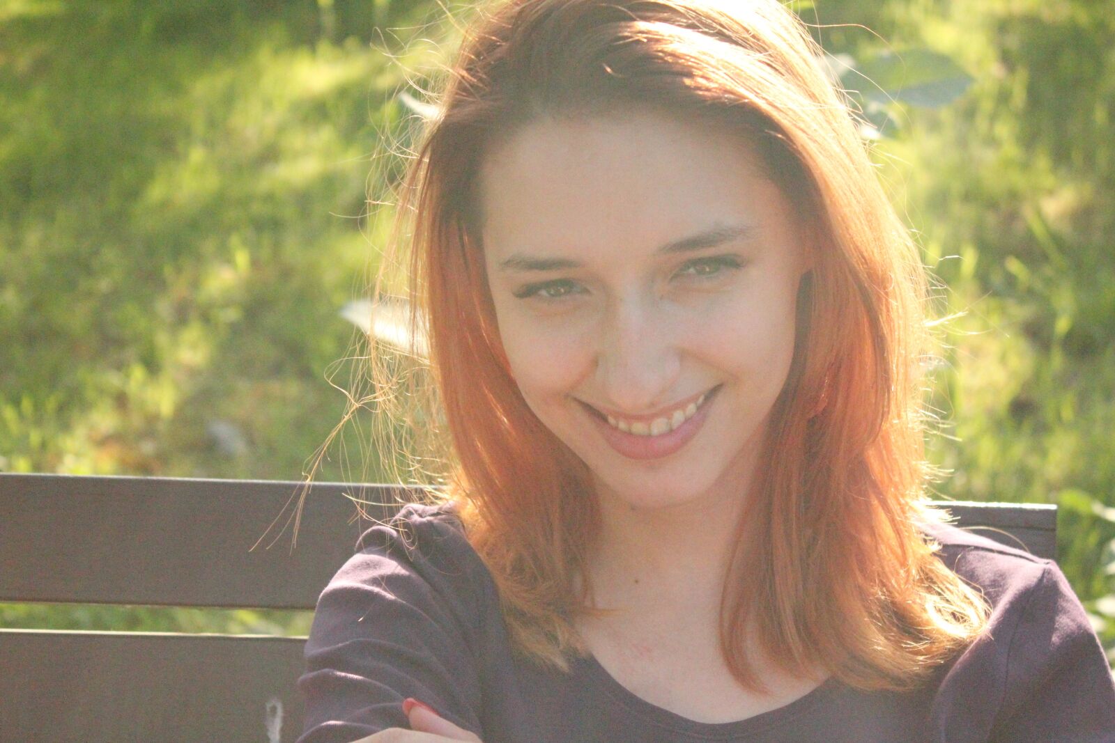 Canon EOS 600D (Rebel EOS T3i / EOS Kiss X5) sample photo. Girl, smile, sun photography