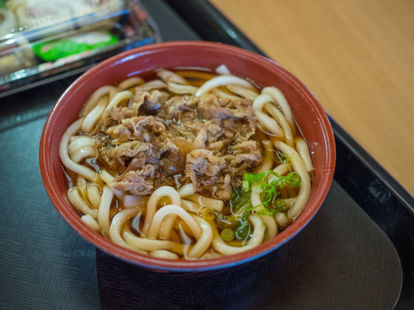 Olympus OM-D E-M1 Mark II + Olympus M.Zuiko Digital 25mm F1.8 sample photo. Beef, noodle, soup photography