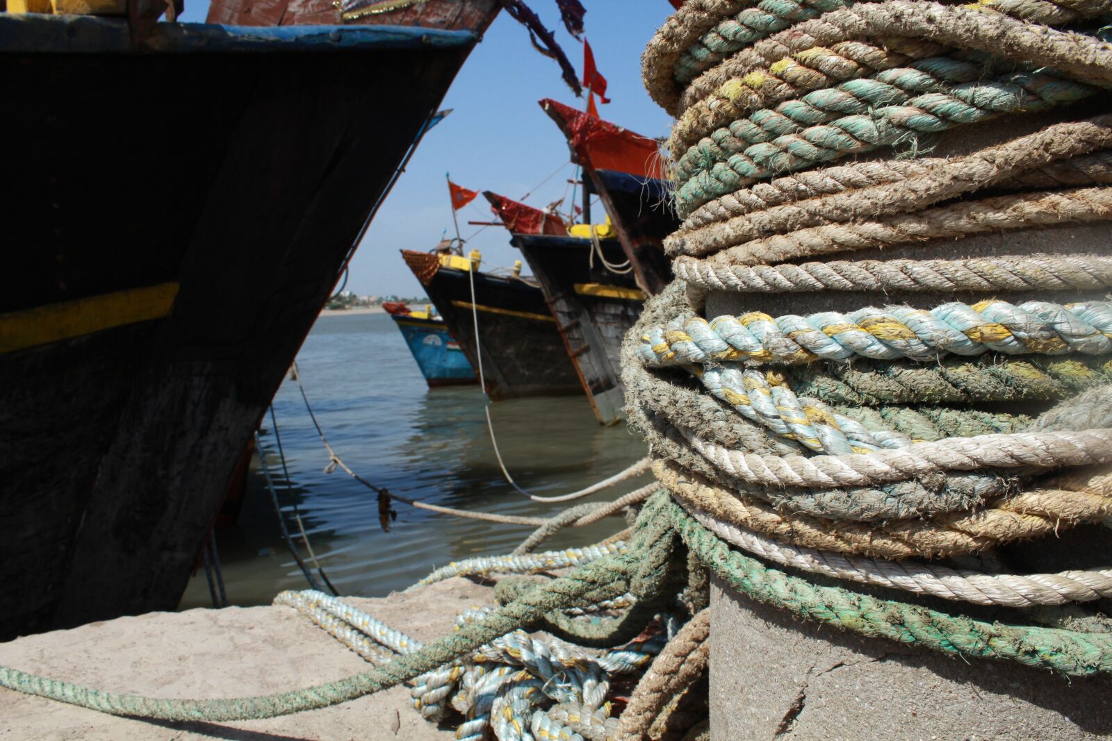 Canon EOS 1200D (EOS Rebel T5 / EOS Kiss X70 / EOS Hi) sample photo. Boat, sea, rope photography