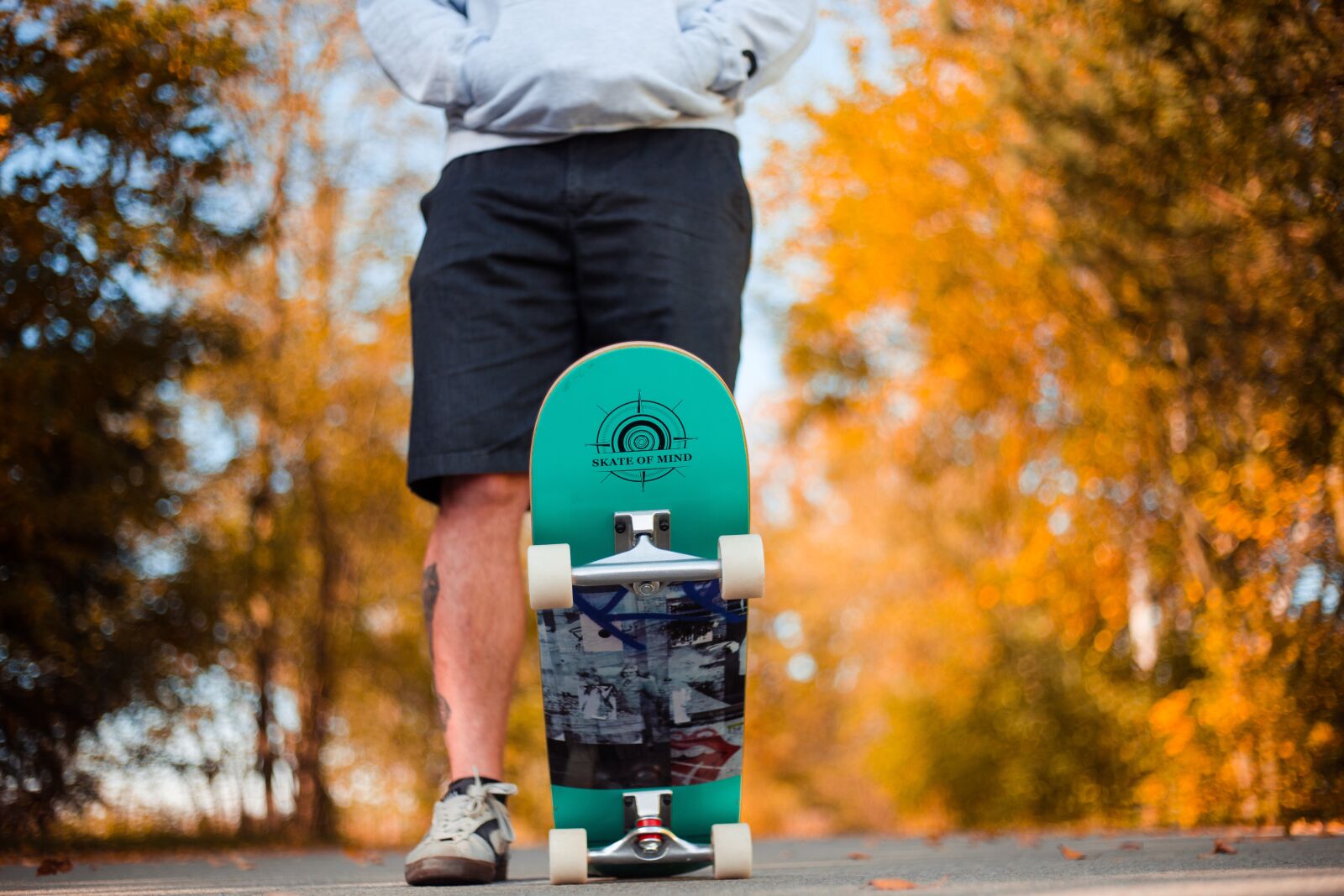 Canon EF 50mm F1.8 II sample photo. Skateboard, man, autumn photography