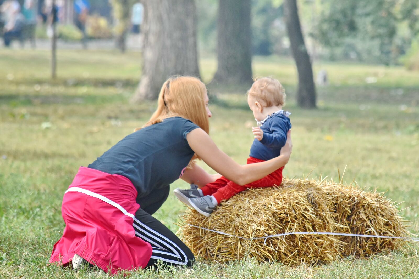 Nikon D5500 sample photo. Baby, daughter, farmland, hay photography
