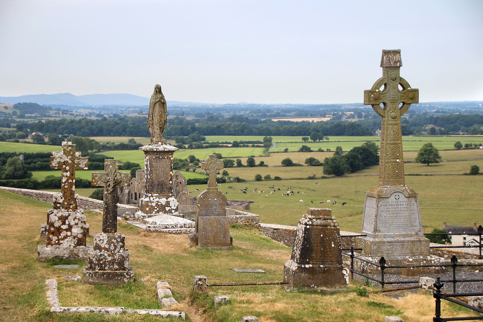 Canon EOS 1300D (EOS Rebel T6 / EOS Kiss X80) sample photo. Ireland, cemetery, rock of photography