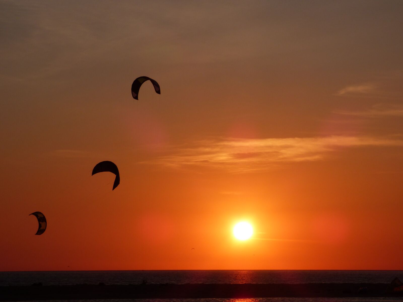 Panasonic DMC-FZ72 sample photo. Sunset, kite, kite surfing photography