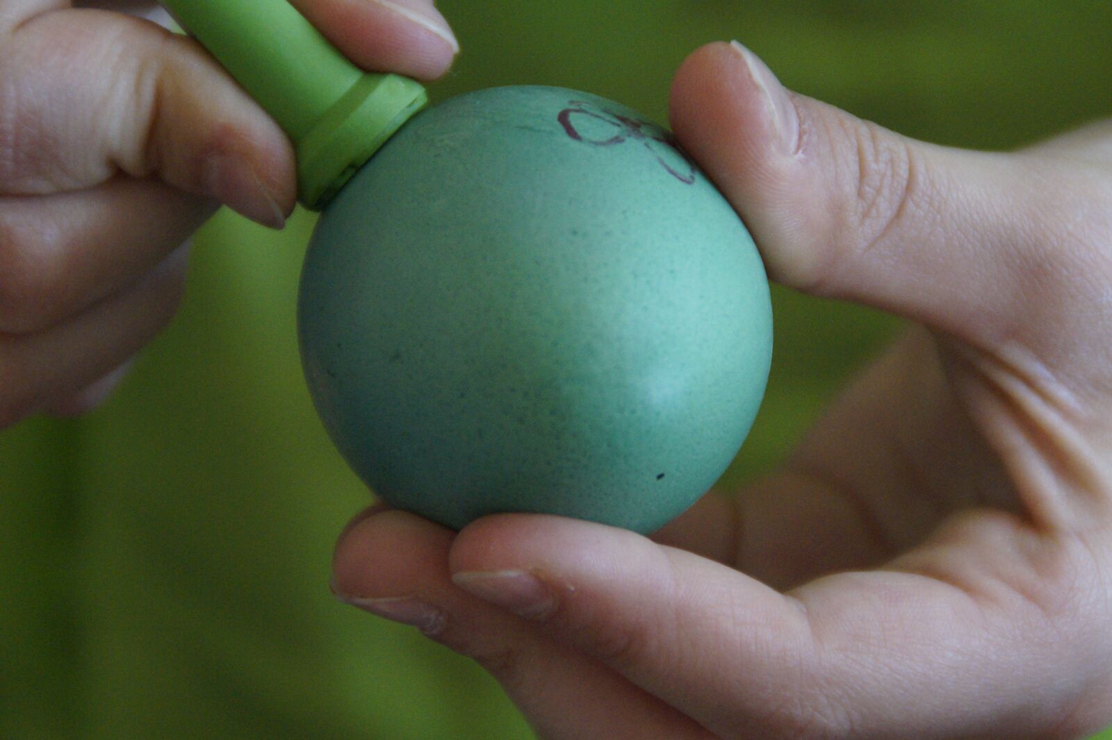 Sony SLT-A58 sample photo. Easter egg, ornate, stamp photography
