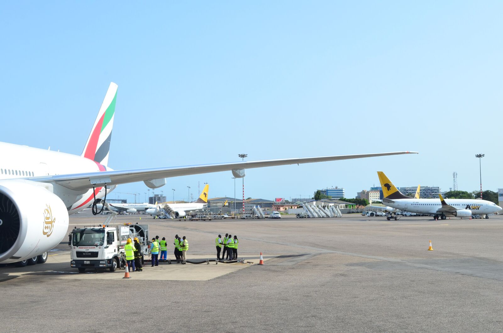 Nikon D5100 sample photo. Emirates, aircraft, refu photography