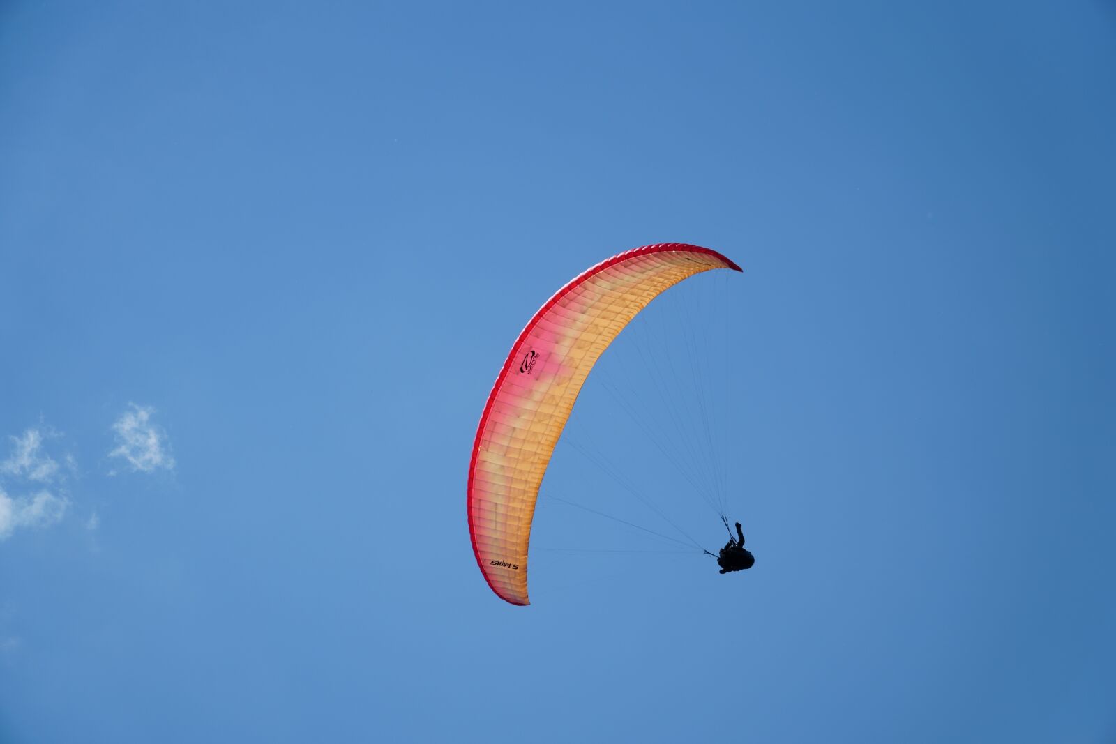 Sony E PZ 18-105mm F4 G OSS sample photo. Paragliding, flying, freedom photography