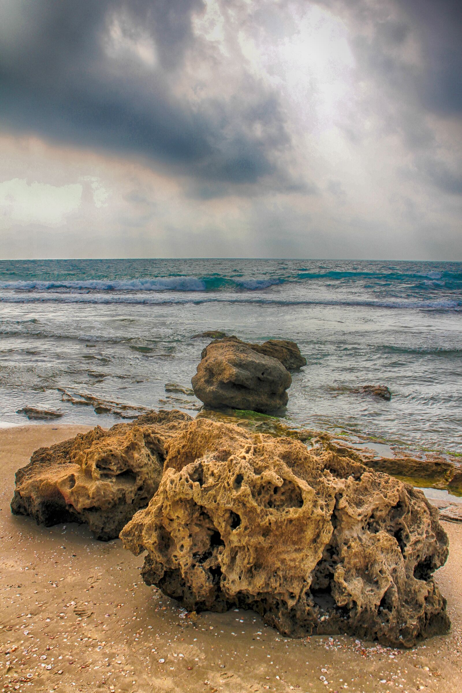 Canon EOS 550D (EOS Rebel T2i / EOS Kiss X4) sample photo. Sea, stone, ocean photography