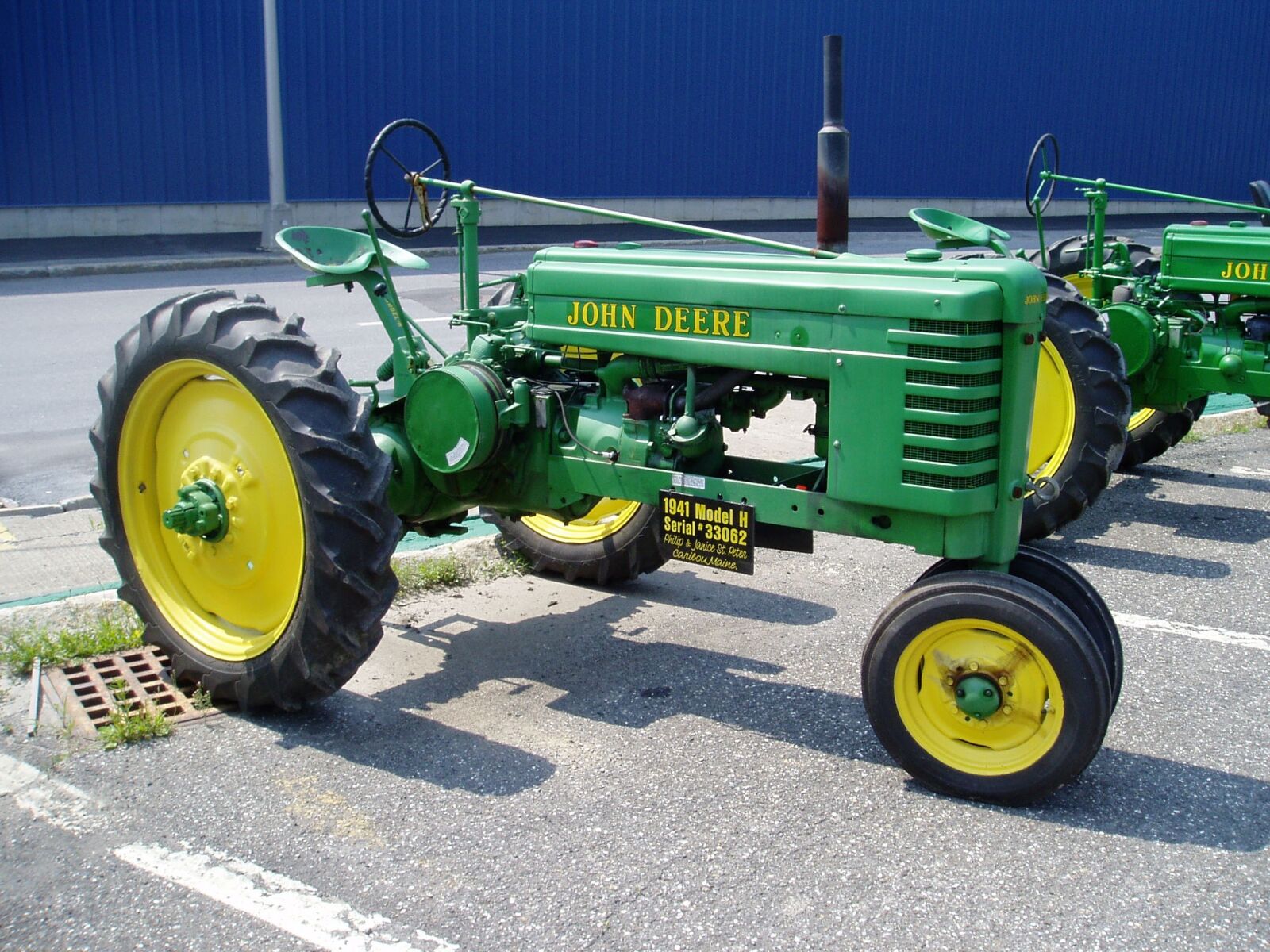 Olympus u10D,S300D,u300D sample photo. Tractor, deere, antique photography
