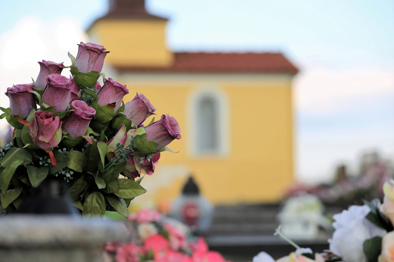 Canon EF 70-300 F4-5.6 IS II USM sample photo. Chapel, artificial roses, decoration photography