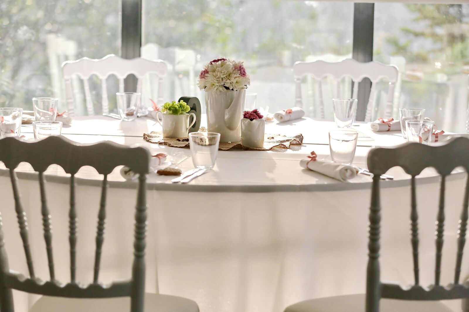 Canon EOS 5D Mark III sample photo. Chairs, dining area, elegant photography