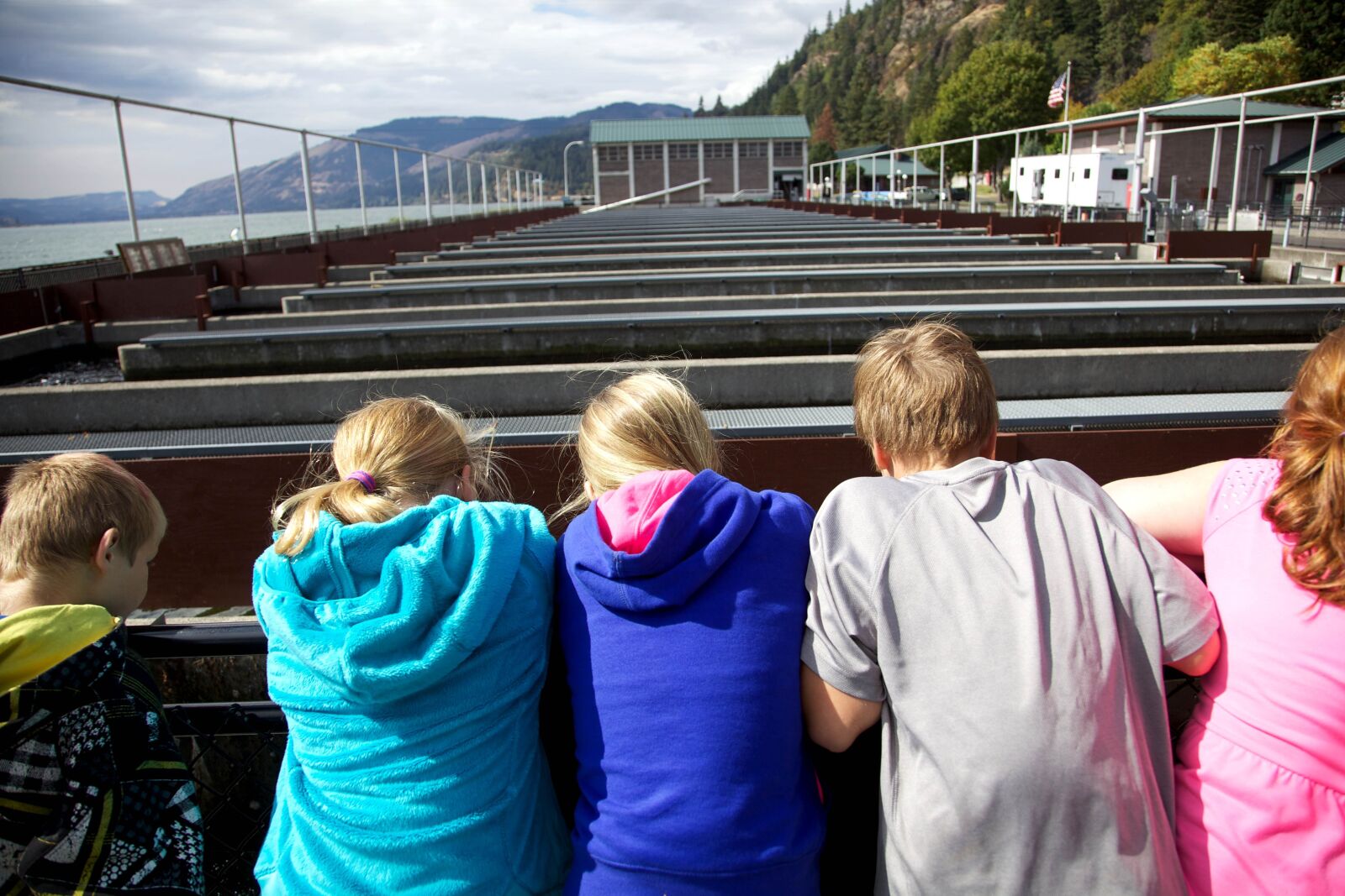 Canon EOS 5D Mark II sample photo. Children, looking, down, water photography