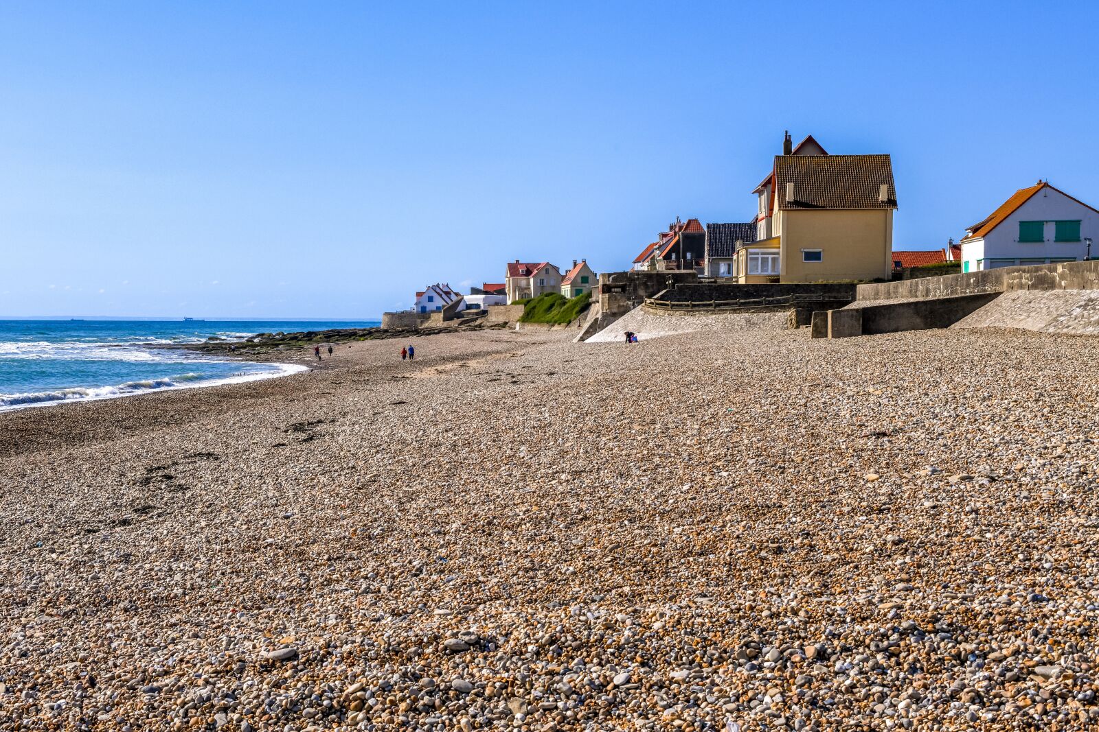 Tamron 28-300mm F3.5-6.3 Di VC PZD sample photo. Beach, pebble, coast photography